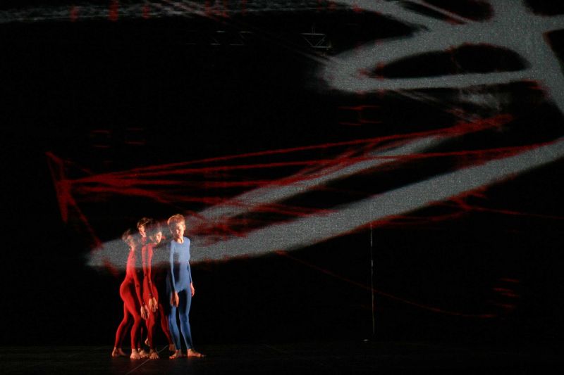 how long does the subject linger on the edge of the volume... (2005)